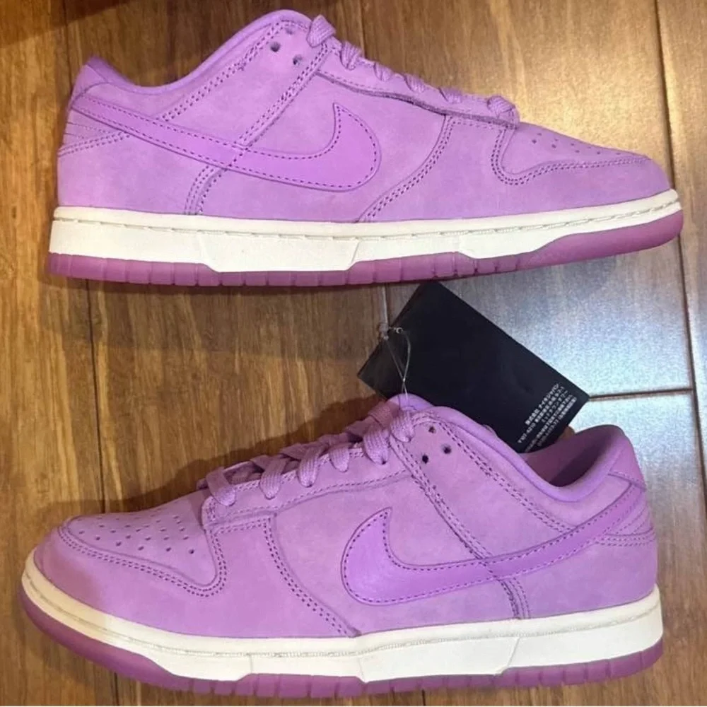 Nike women’s Dunk Low Premium - Picture 4 of 6